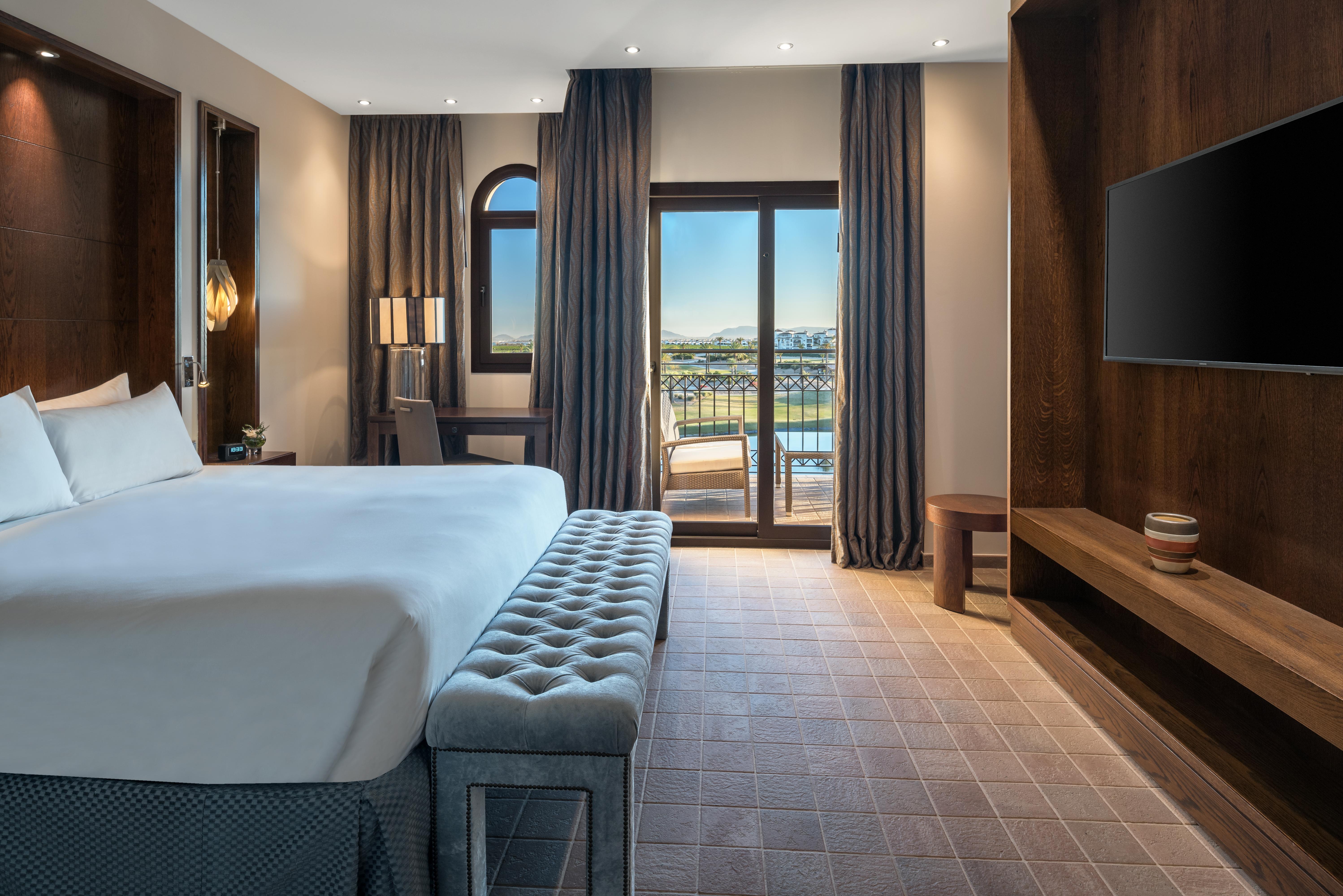 Doubletree By Hilton La Torre Golf Resort Roldan Bagian luar foto A guest room at the hotel