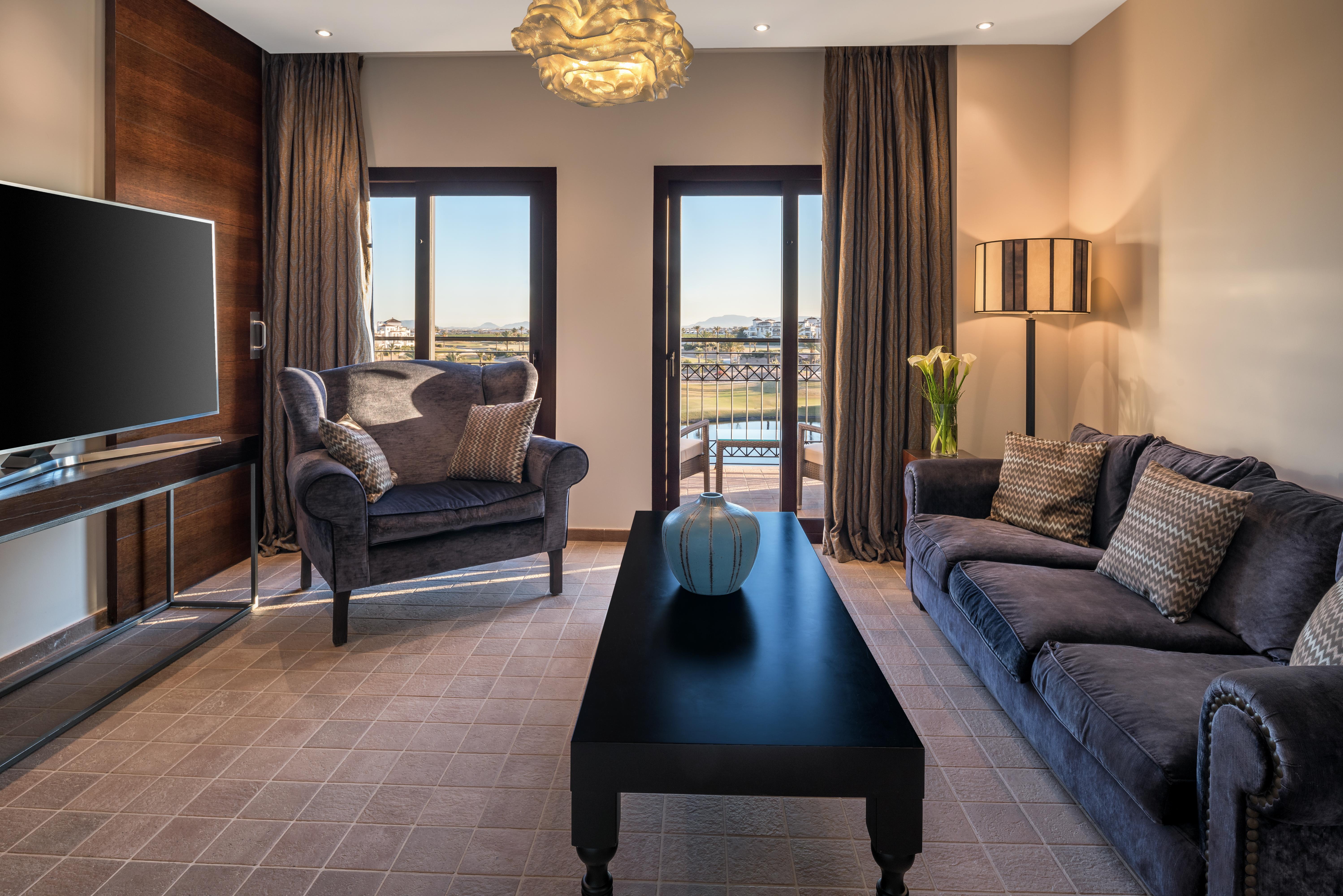 Doubletree By Hilton La Torre Golf Resort Roldan Bagian luar foto Living room
