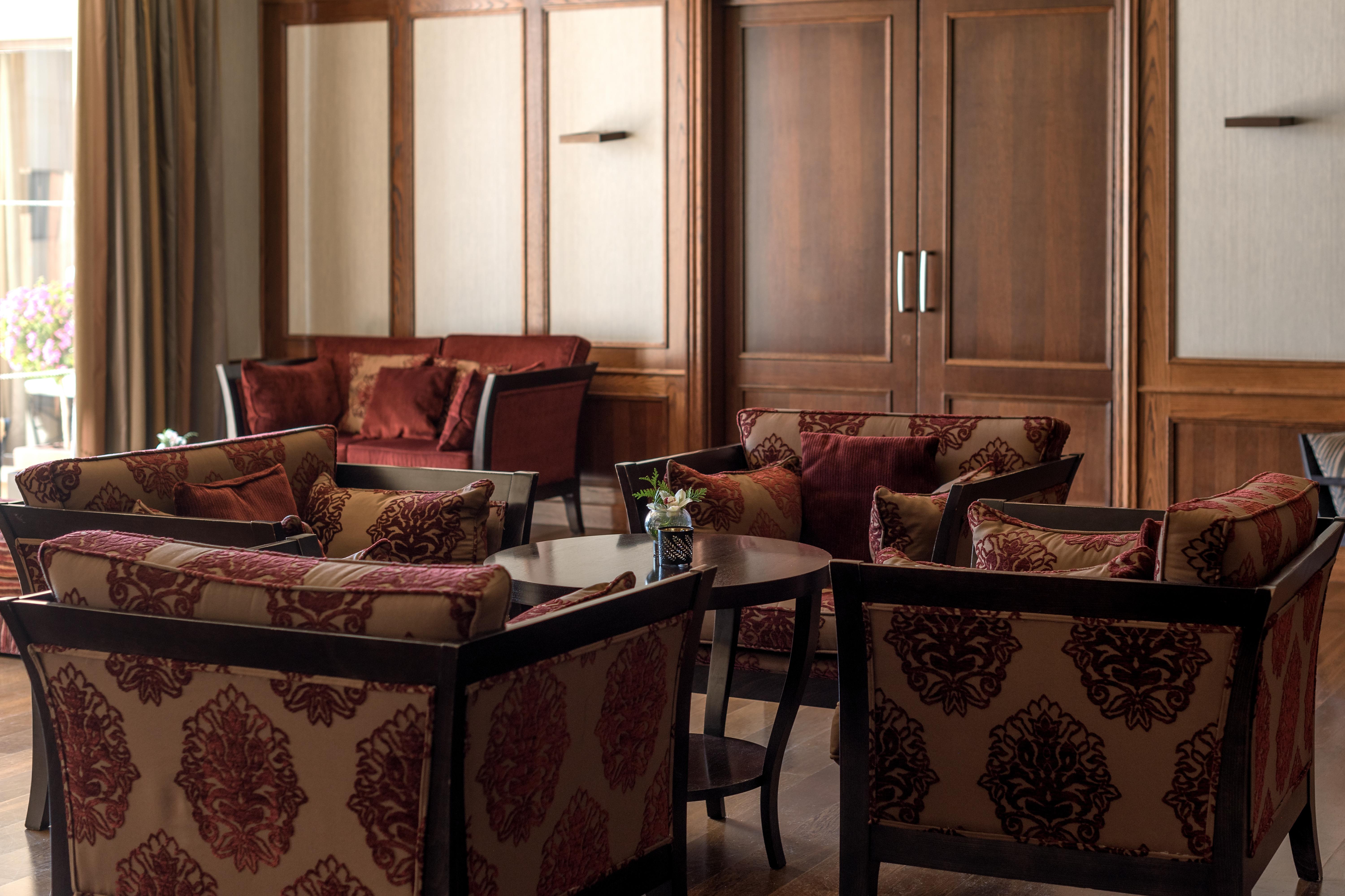 Doubletree By Hilton La Torre Golf Resort Roldan Bagian luar foto The Library