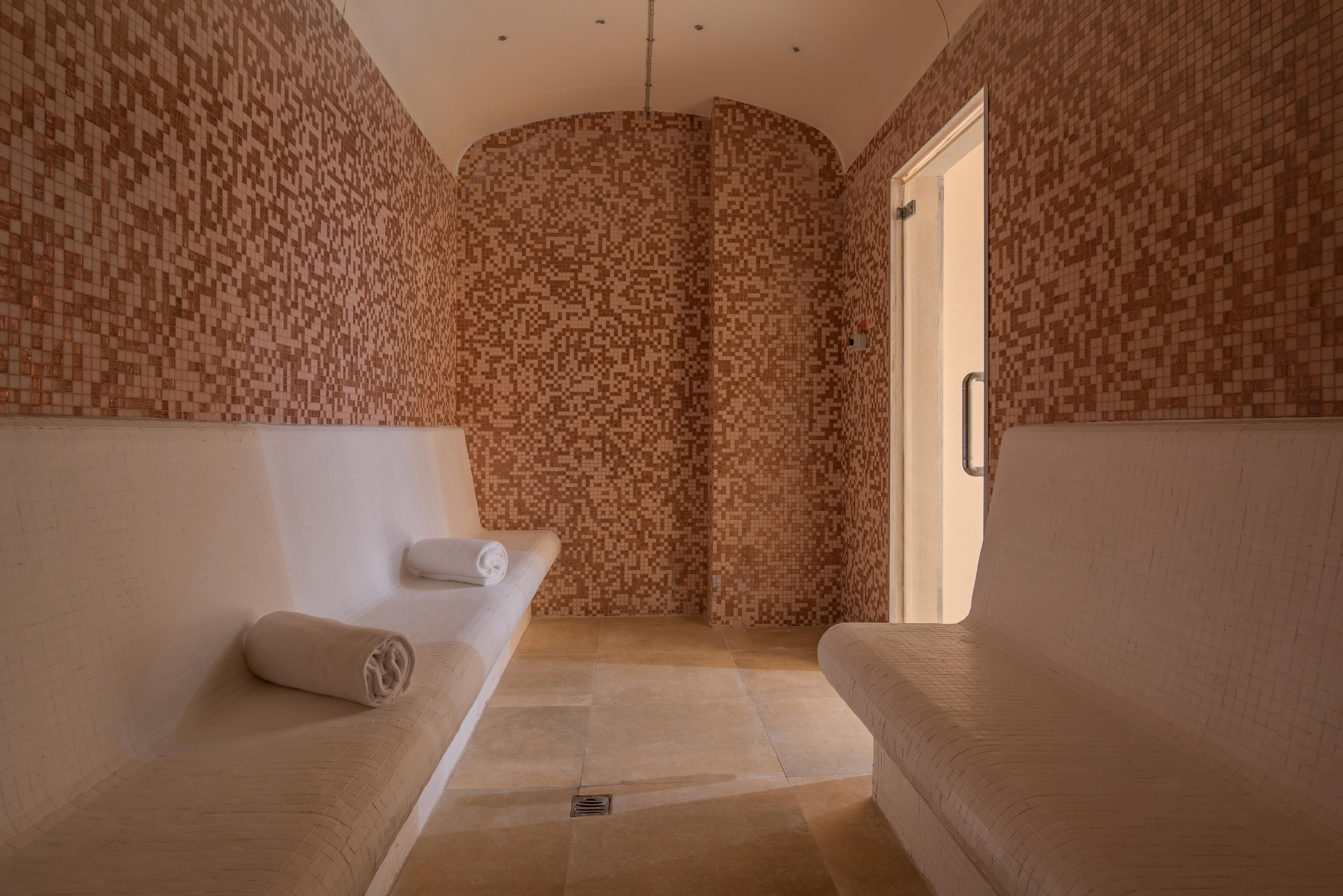 Doubletree By Hilton La Torre Golf Resort Roldan Bagian luar foto A hammam in a spa