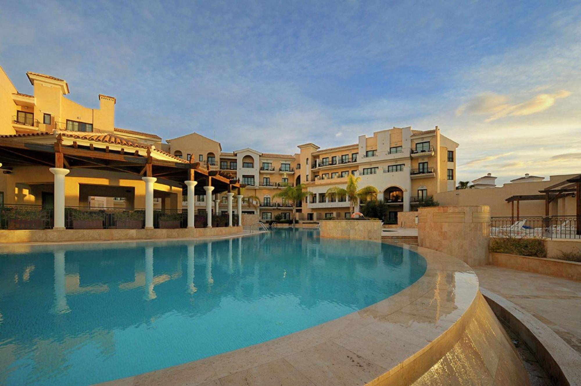 Doubletree By Hilton La Torre Golf Resort Roldan Bagian luar foto The Westin La Paloma Resort & Spa