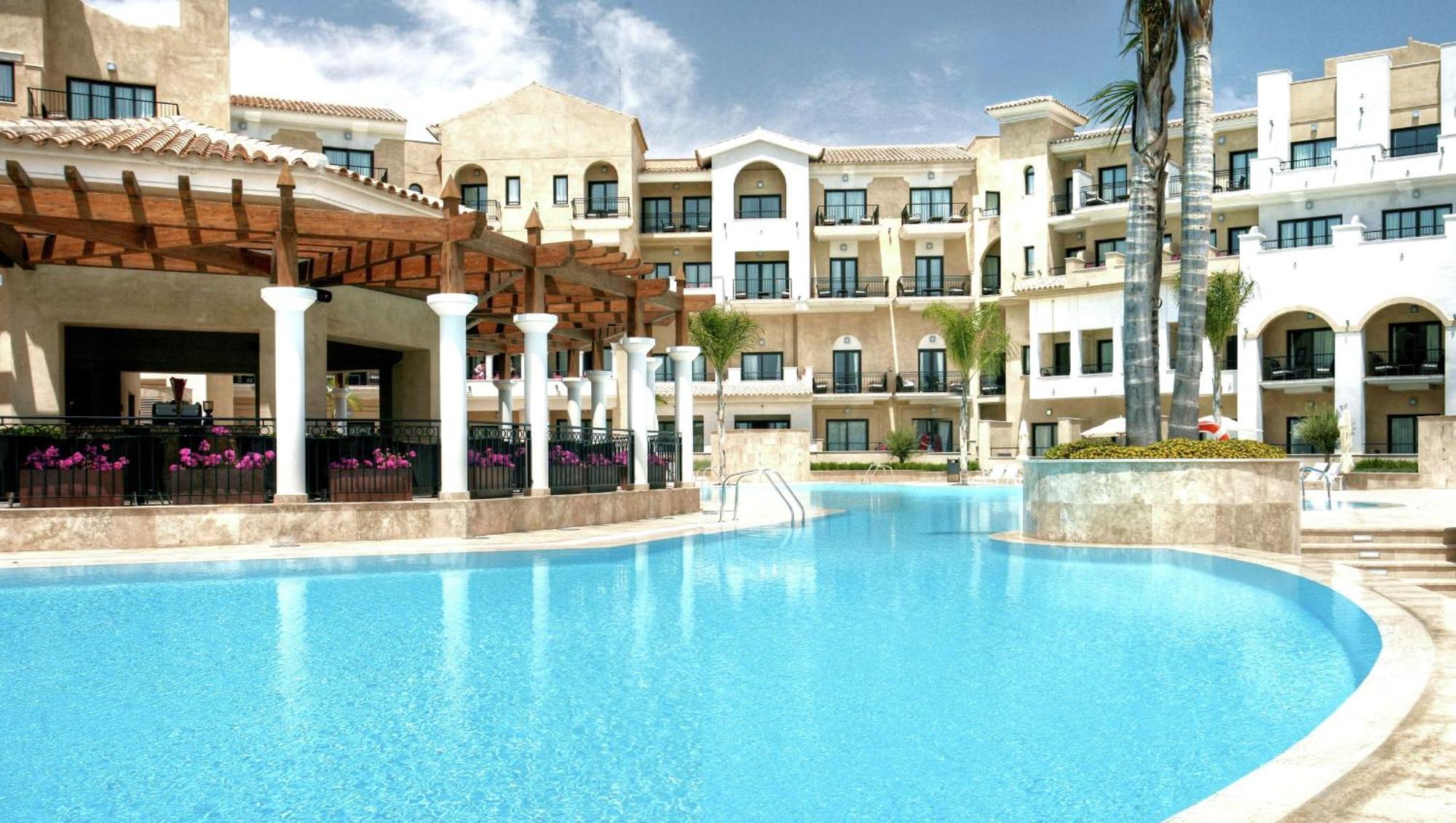 Doubletree By Hilton La Torre Golf Resort Roldan Bagian luar foto The swimming pool at the hotel