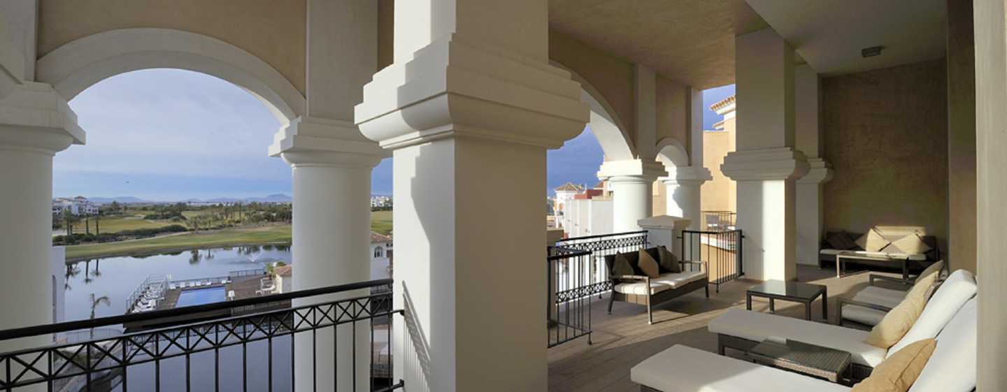 Doubletree By Hilton La Torre Golf Resort Roldan Bagian luar foto Balcony of a suite at the Ritz-Carlton, Naples